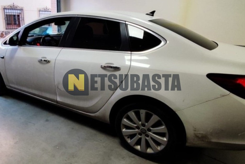 Opel Astra Sedán 1.7 CDTI 2012