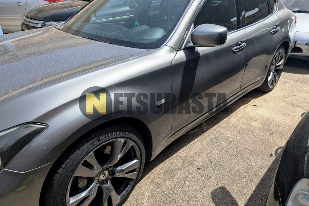 Infiniti M30d S 2013