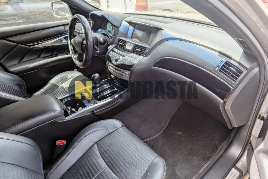 Infiniti M30d S 2013