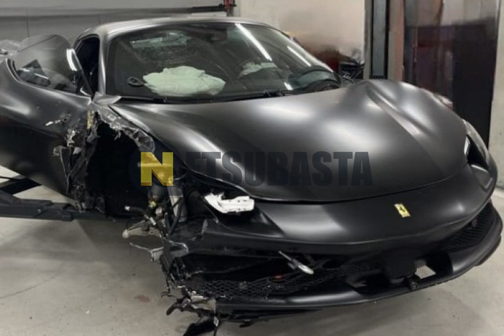 Ferrari 296 GTS 2023