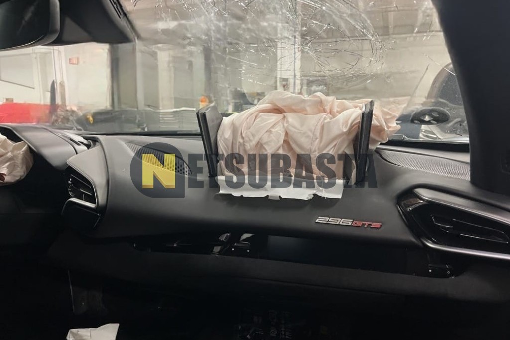 Ferrari 296 GTS 2023