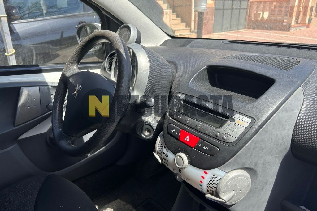 Peugeot 107 1.0 2-Tronic 2012