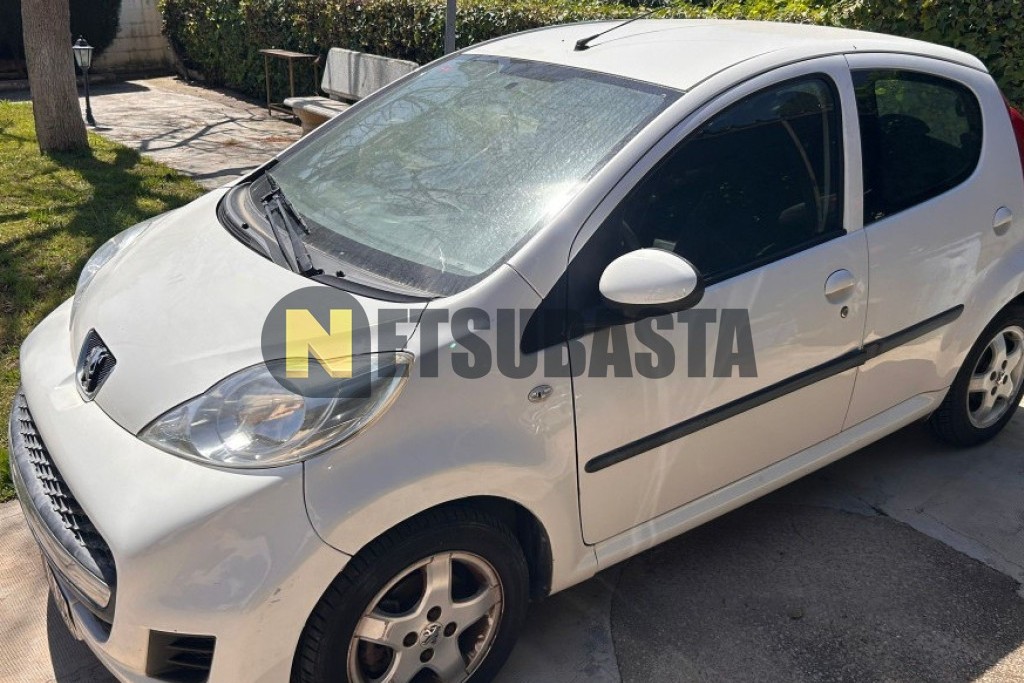 Peugeot 107 1.0 2-Tronic 2012