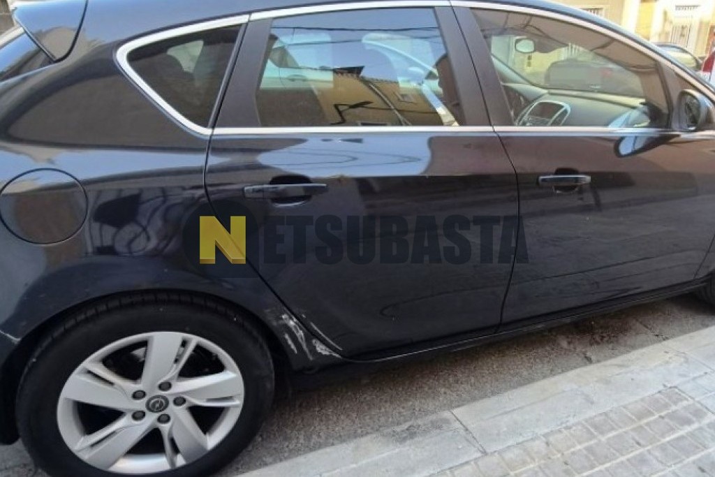 Opel Astra 2.0 CDTI 2013