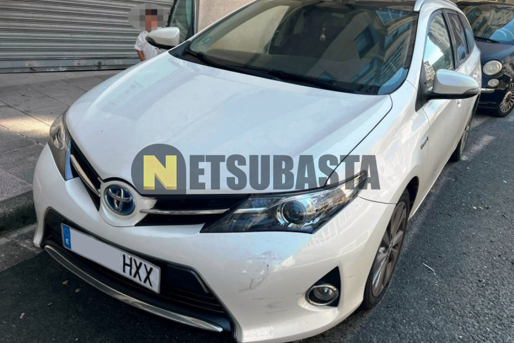 Toyota Auris Touring Sport Hybrid 2014