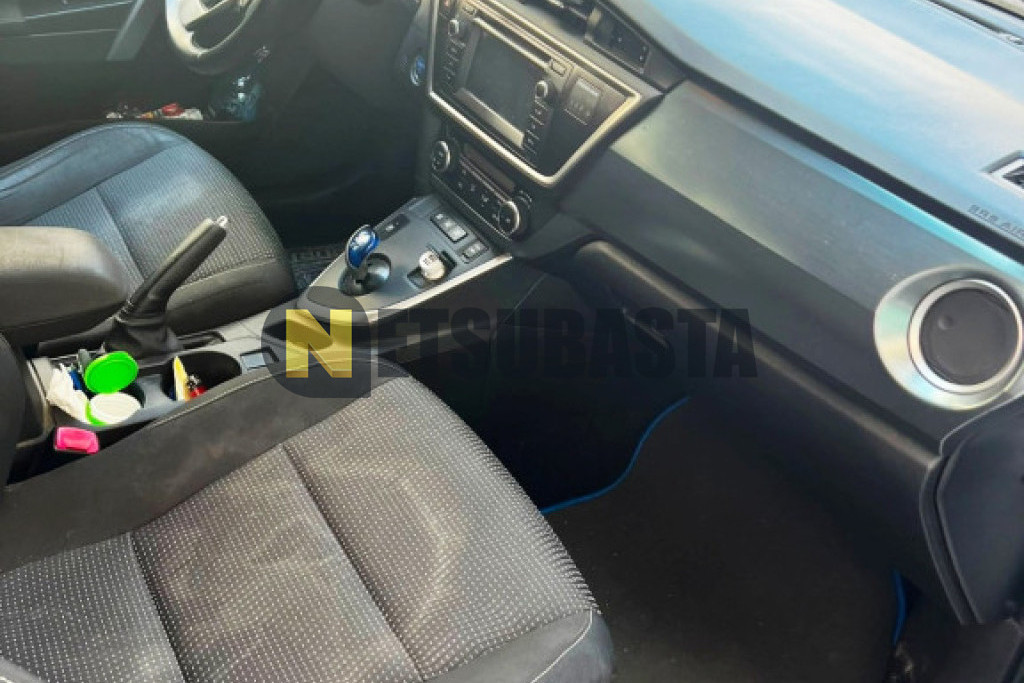 Toyota Auris Touring Sport Hybrid 2014