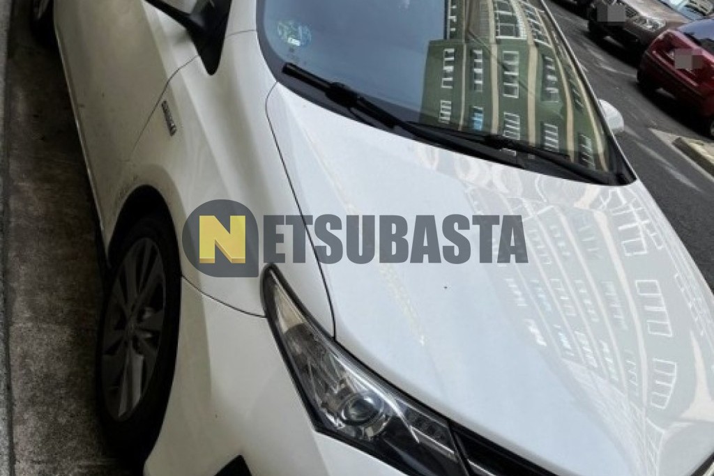 Toyota Auris Touring Sport Hybrid 2014