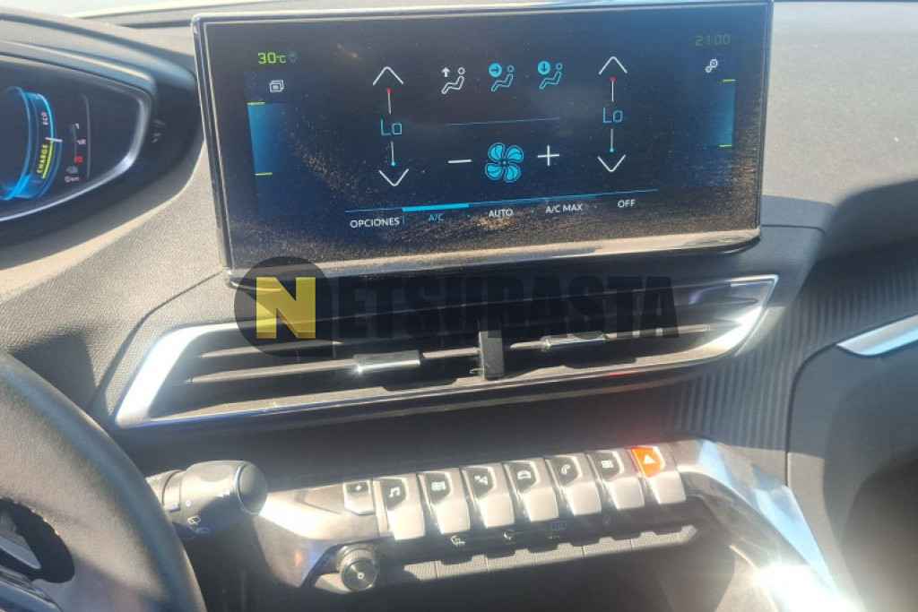 Peugeot 3008 Plug-In Hybrid e-EAT8 2024