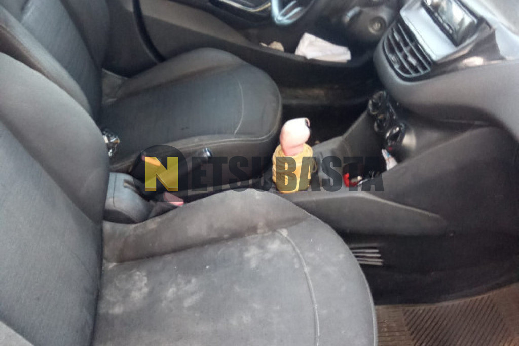 Peugeot 208 1.0 PureTech 2013