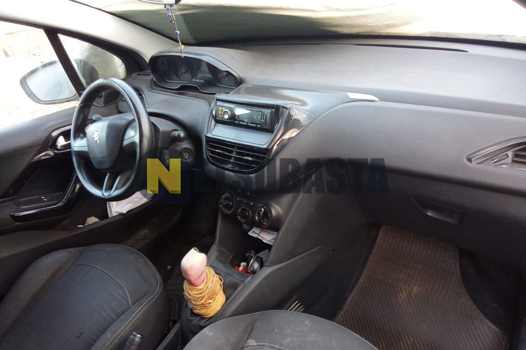 Peugeot 208 1.0 PureTech 2013
