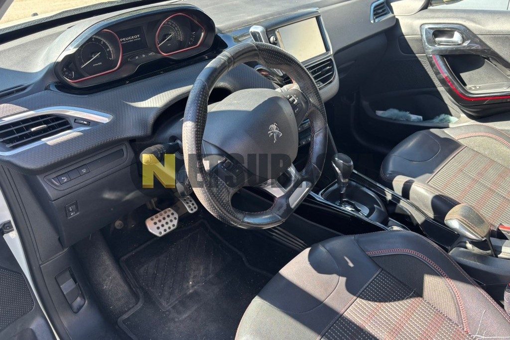 Peugeot 2008 1.2 PureTech EAT6 2017