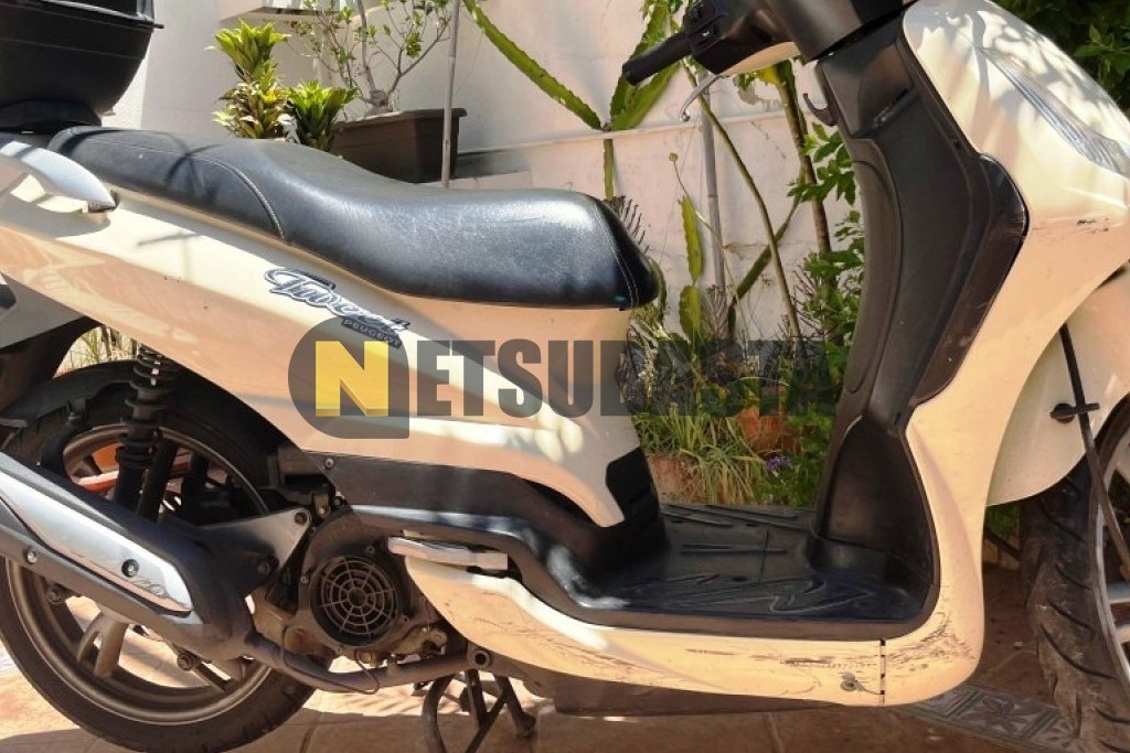 Peugeot Tweet 125 2012