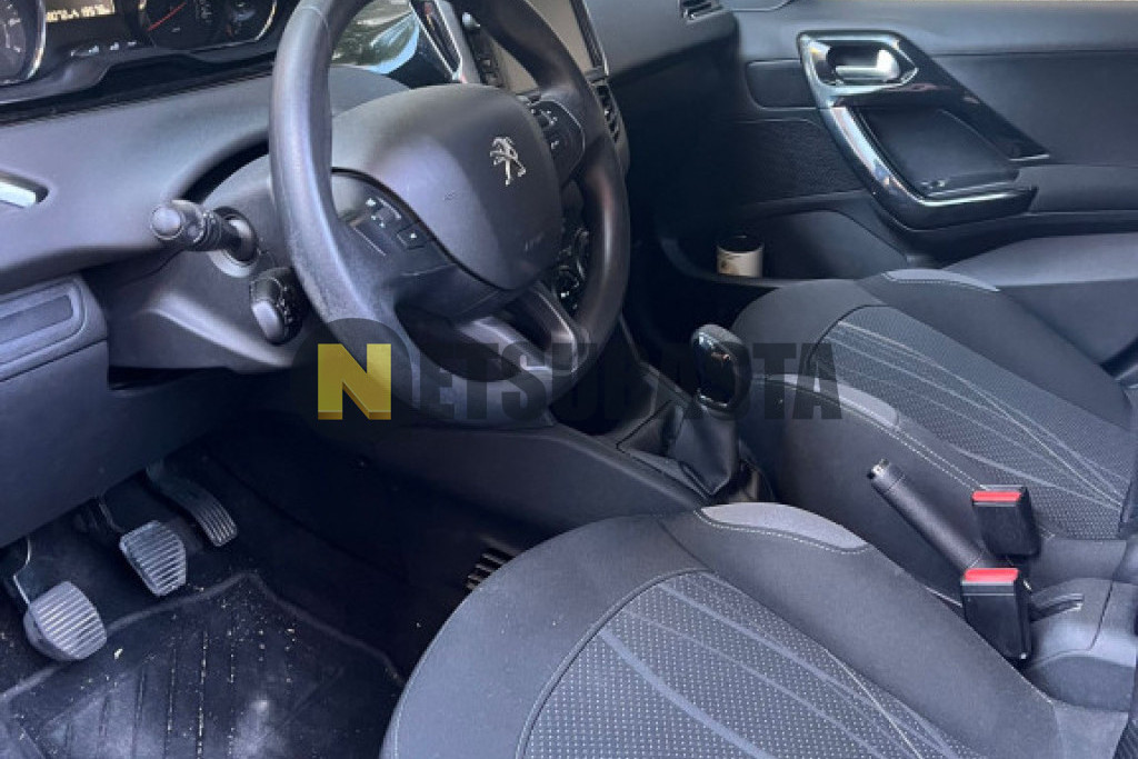 Peugeot 208 1.2 PureTech 2013