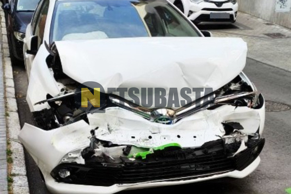 Toyota Auris Touring Sports 140H e-CVT 2015
