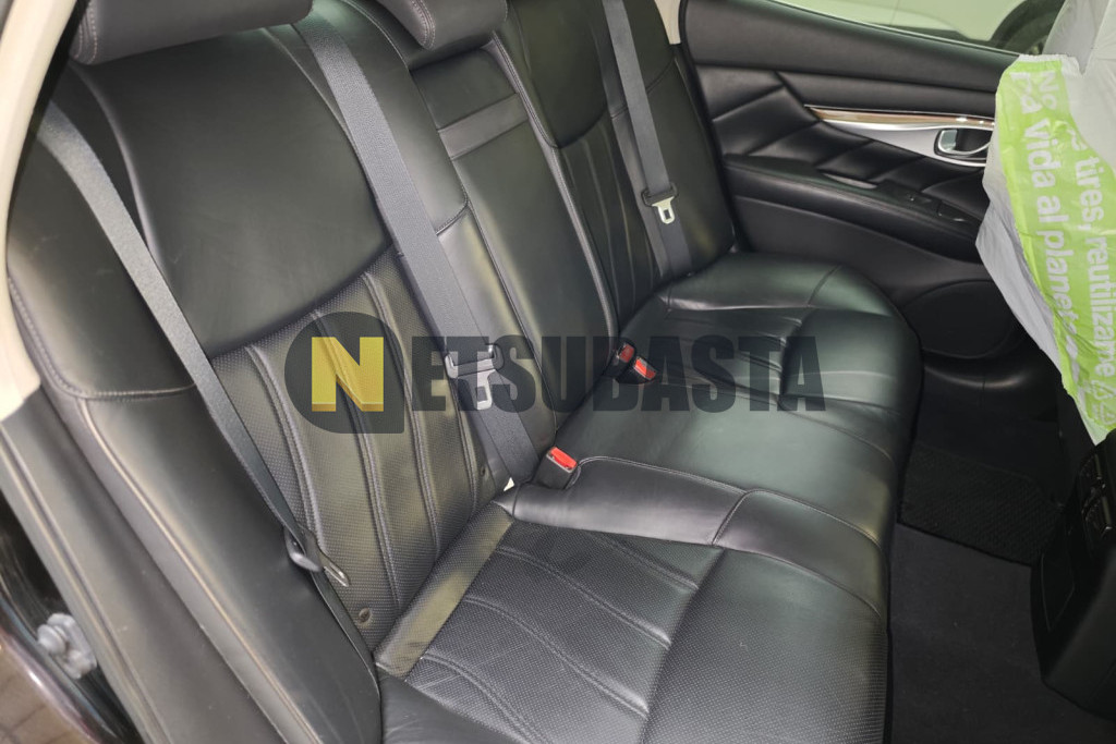 Infiniti M35h 2011