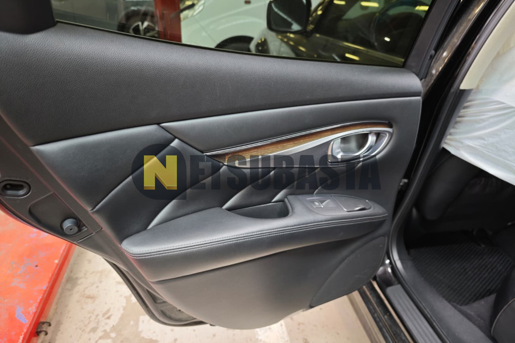Infiniti M35h 2011