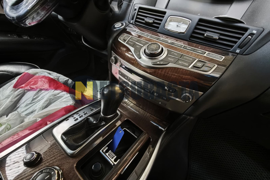 Infiniti M35h 2011
