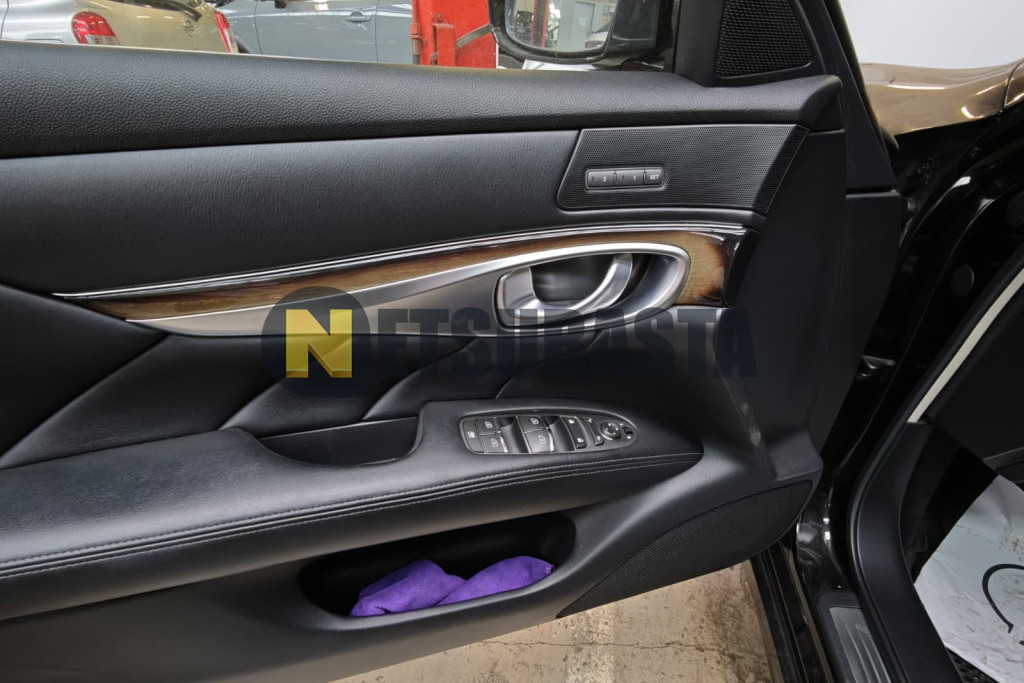 Infiniti M35h 2011