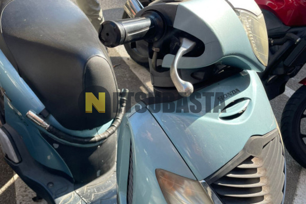 Honda SCOOPY SH125 2006