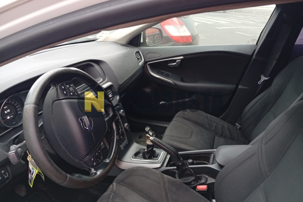Volvo V40 D2 2014