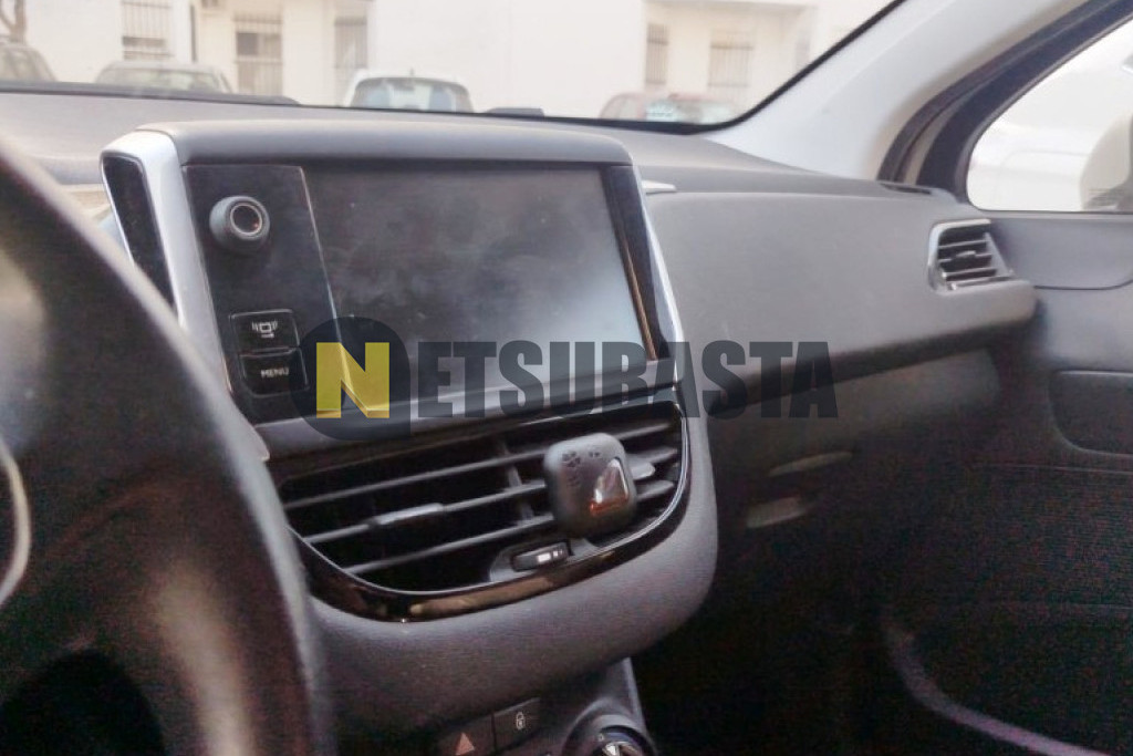 Peugeot 208 1.2 VTi Pure Tech 2013