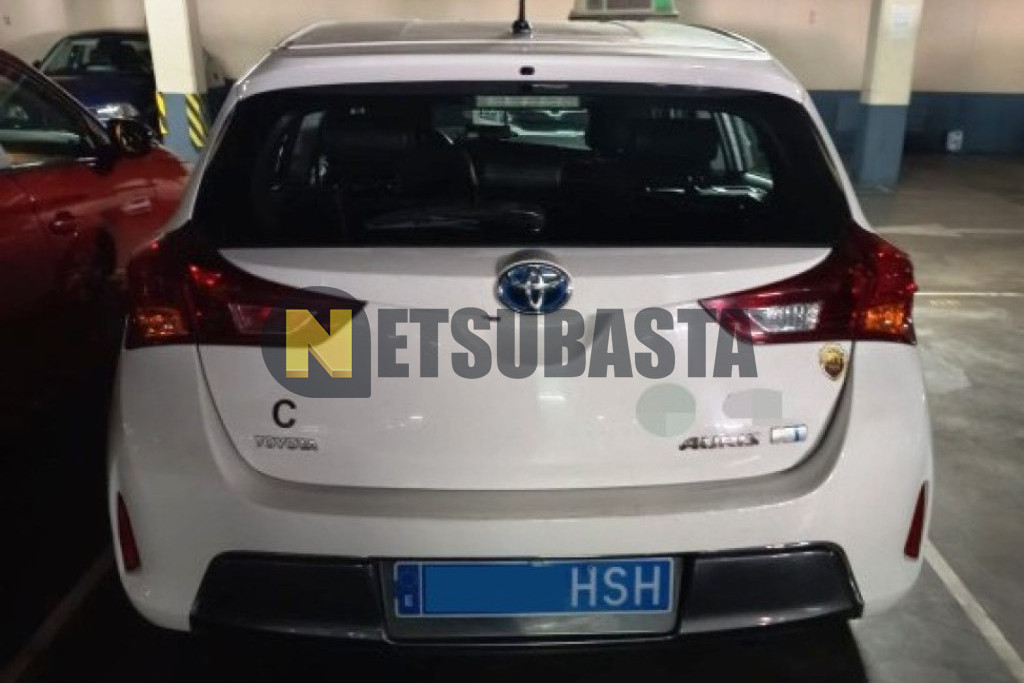 Toyota Auris Hybrid 2013