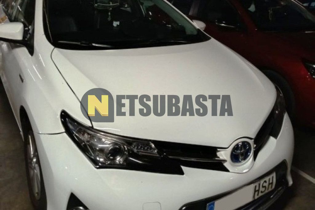 Toyota Auris Hybrid 2013