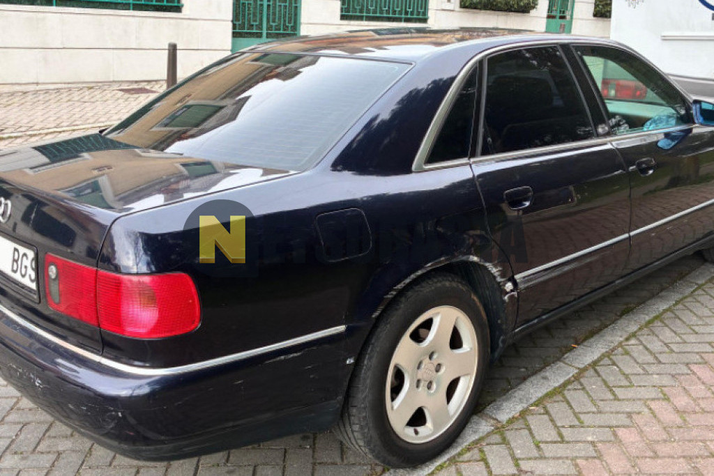 Audi A8 2.8 quattro tiptronic 5 vel. 2001