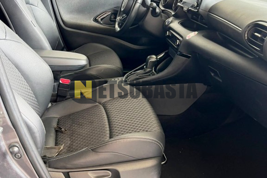 Toyota Yaris 100H 2020
