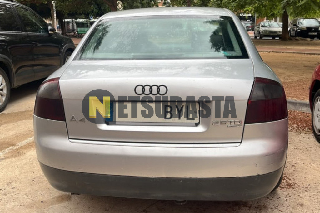 Audi A4 2.5 TDI quattro 6 vel. 2002