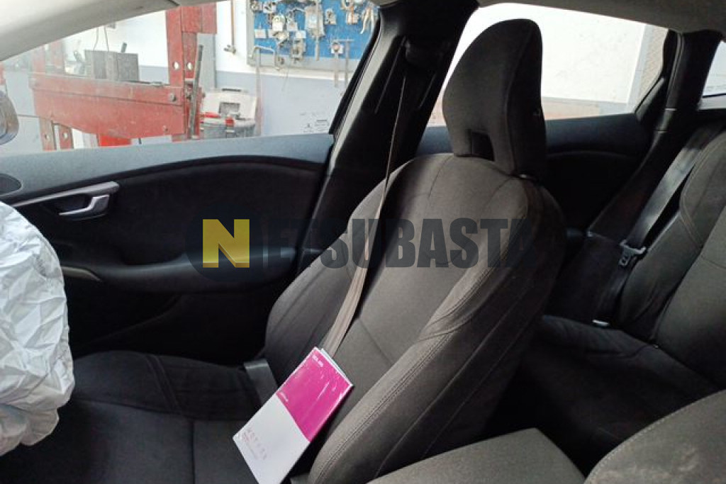 Volvo V40 D2 2013