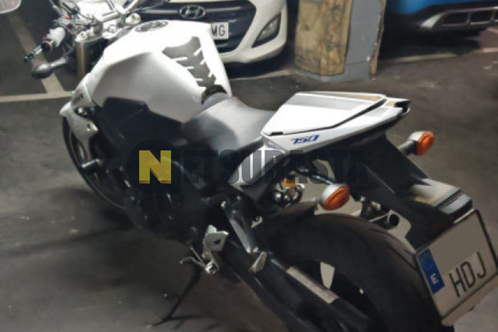 Suzuki GSR 750 2011