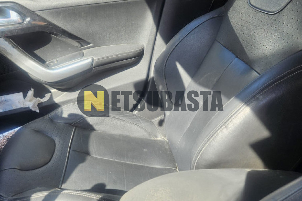 Peugeot 208 1.6 VTi 2012