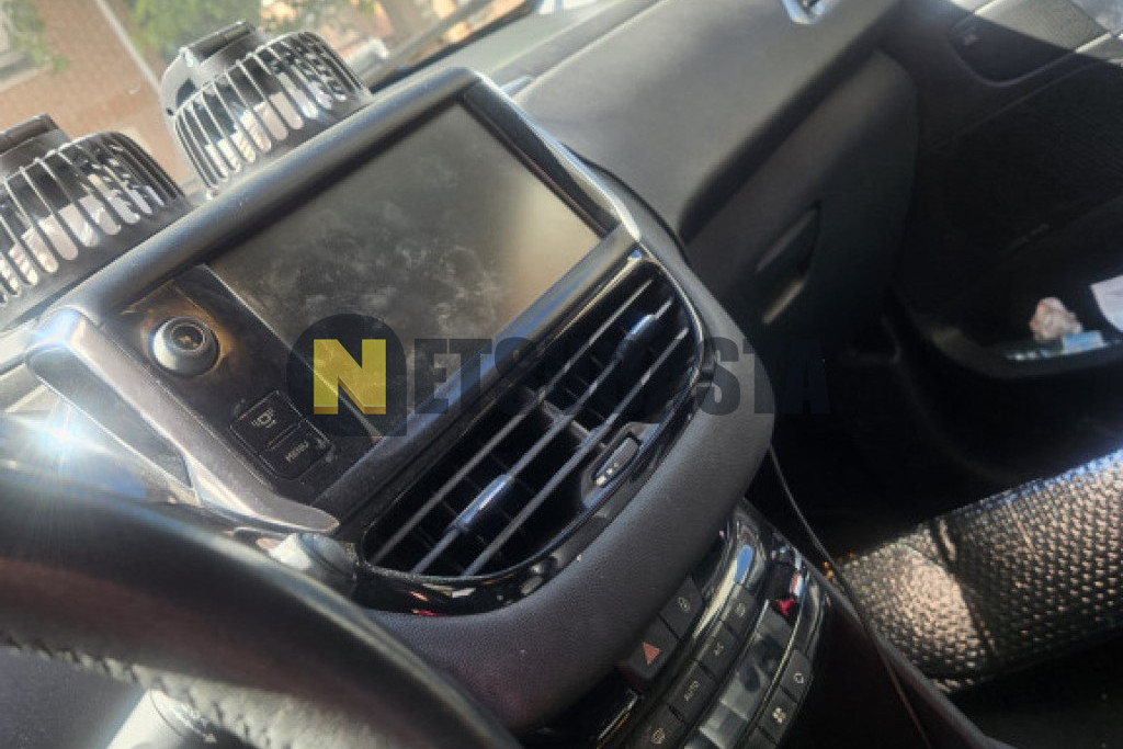 Peugeot 208 1.6 VTi 2012