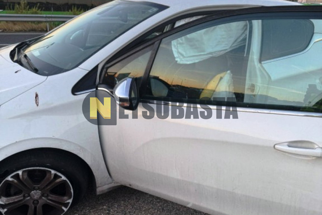 Peugeot 208 1.6 HDi 2013