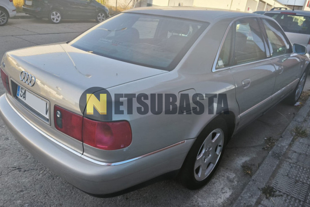 Audi A8 2.5 TDI quattro tiptronic 2000