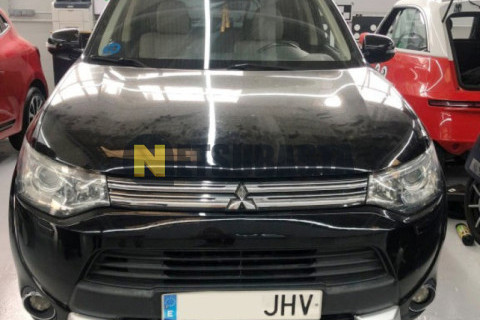 Mitsubishi Outlander PHEV 4WD 2015