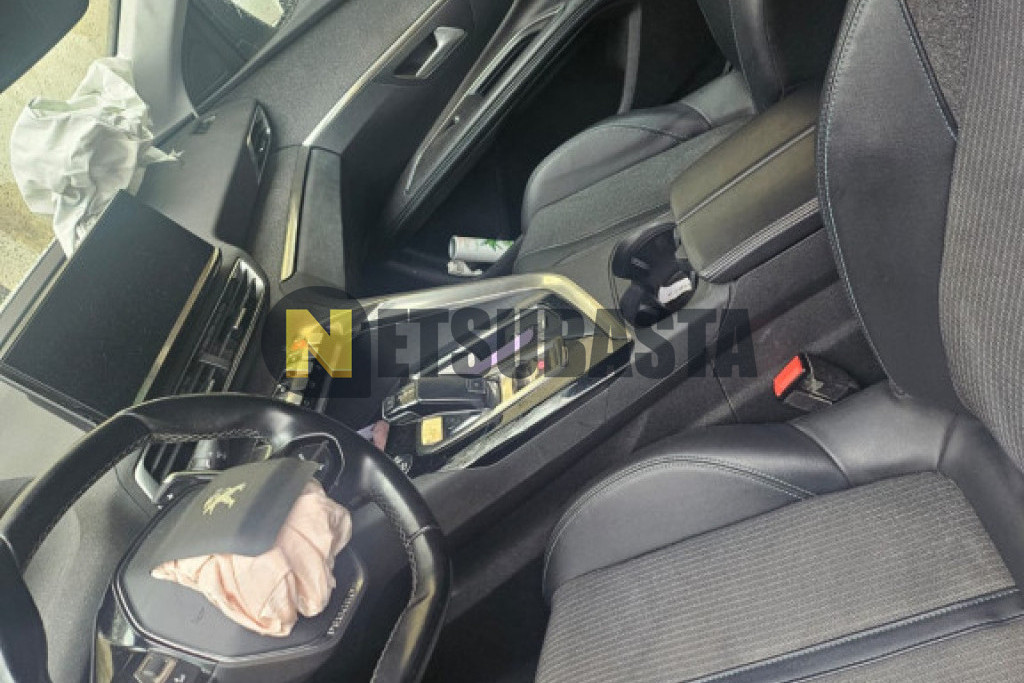Peugeot 3008 1.5 BlueHDi EAT8 2022