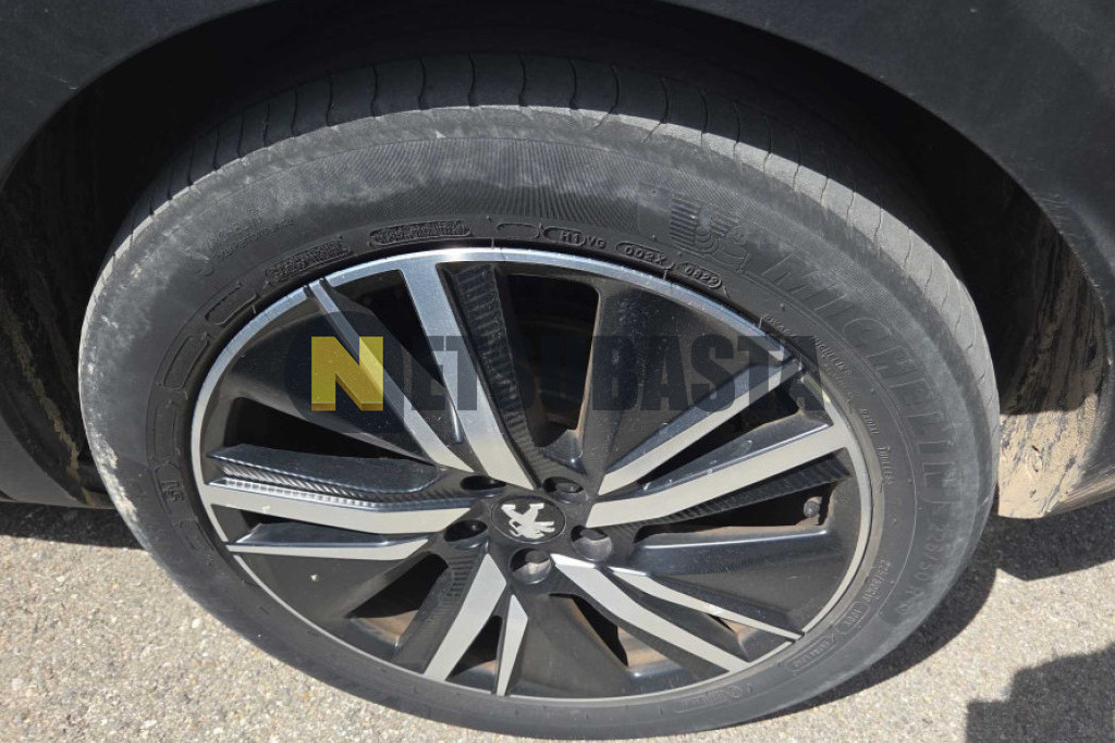 Peugeot 3008 Hybrid 300 e-EAT8 2022